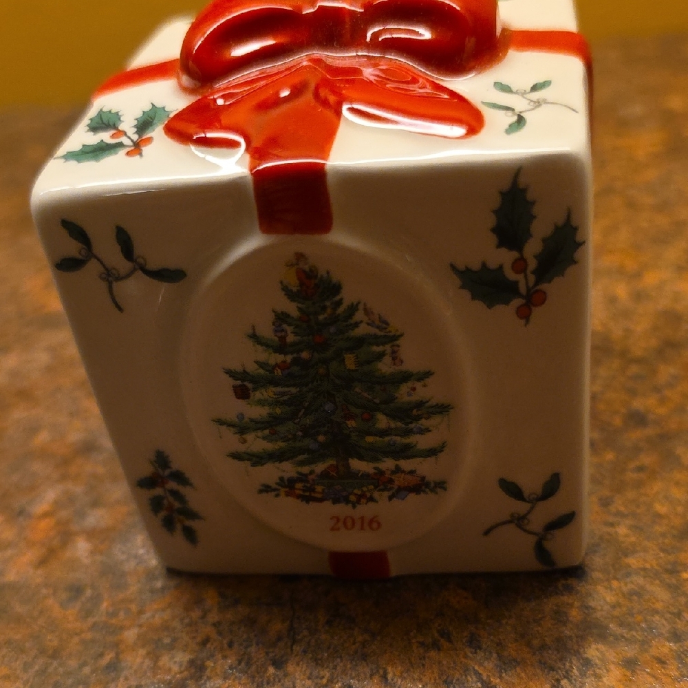 Spode Holiday Ceramic Box with Red Bow